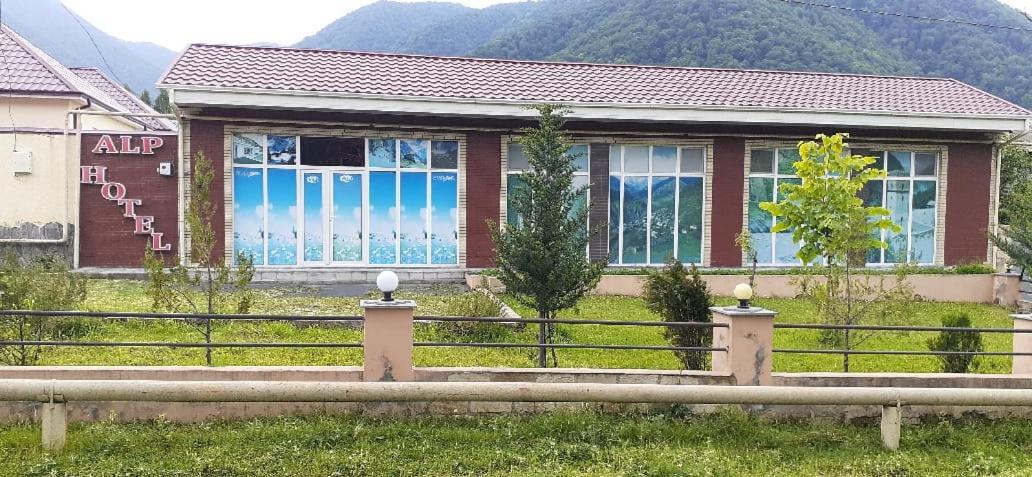Alp Hotel Qax Kültér fotó